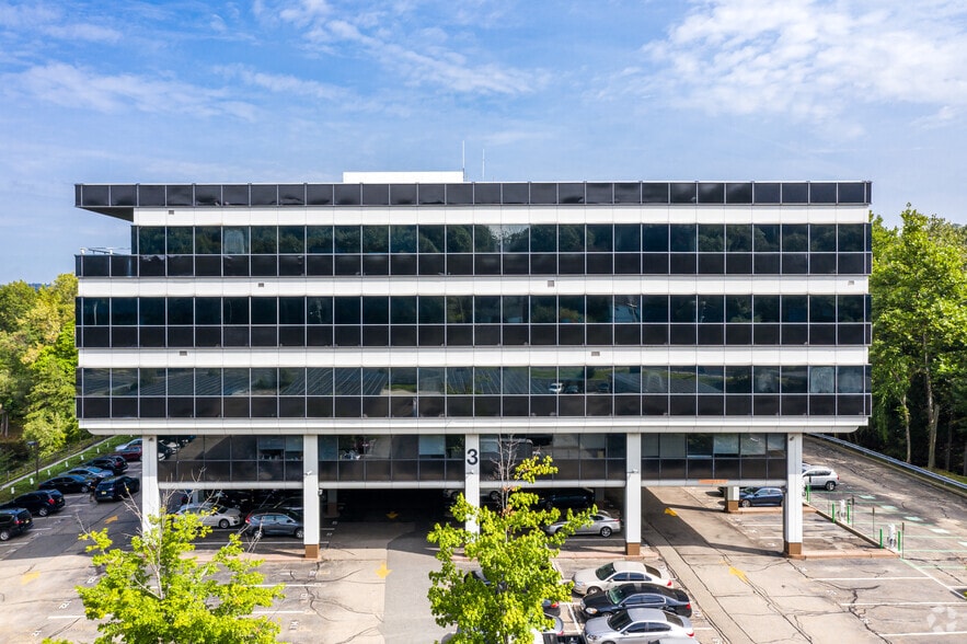 3 Garret Mountain Plz, Woodland Park, NJ for lease - Building Photo - Image 2 of 5