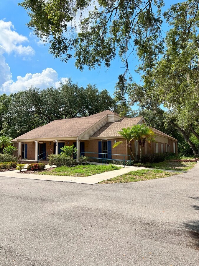 409 E College Ave, Ruskin, FL 33570