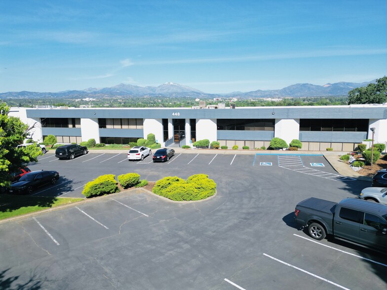 448 Redcliff Dr, Redding, CA for lease - Building Photo - Image 1 of 7