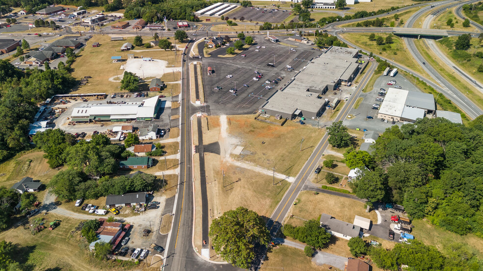 175-201 Old Courthouse Rd, Appomattox, VA for sale - Aerial - Image 2 of 4