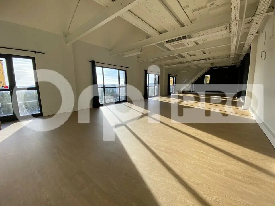 Retail in Villenoy for lease Interior Photo- Image 1 of 4