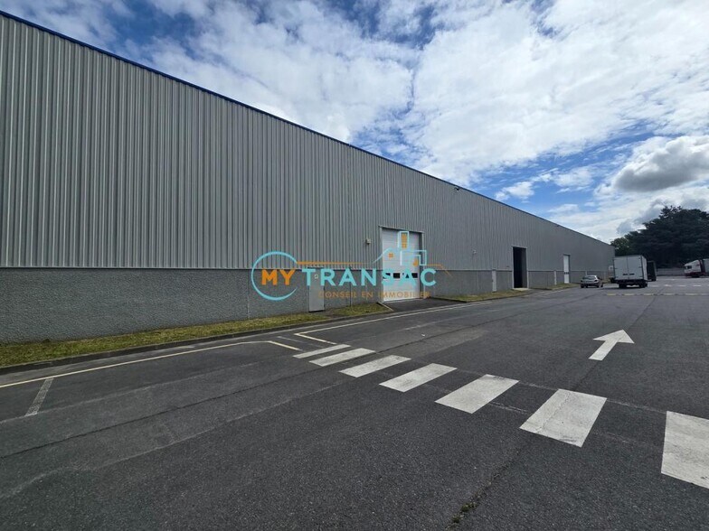 Flex in Fosses for lease - Building Photo - Image 3 of 13