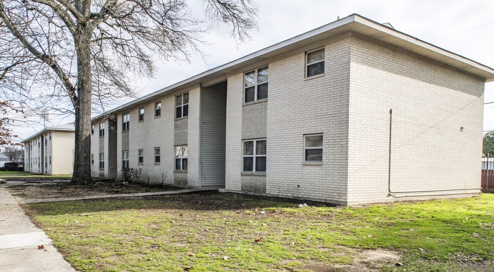 2300 Woodgate Dr, Pine Bluff, AR for sale - Primary Photo - Image 1 of 1