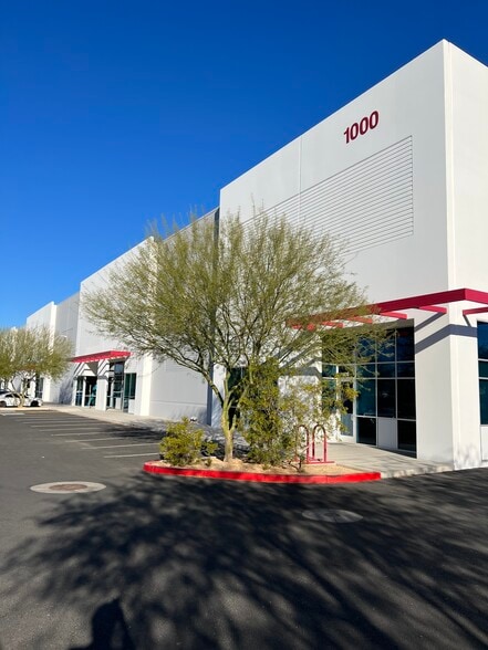1000 W Vista Bonita Dr, Phoenix, AZ for lease - Building Photo - Image 2 of 8