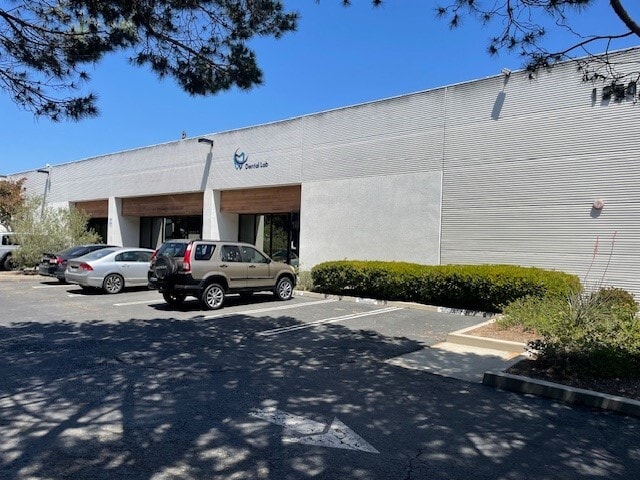 1200 Stellar Dr, Oxnard, CA for lease - Building Photo - Image 2 of 36
