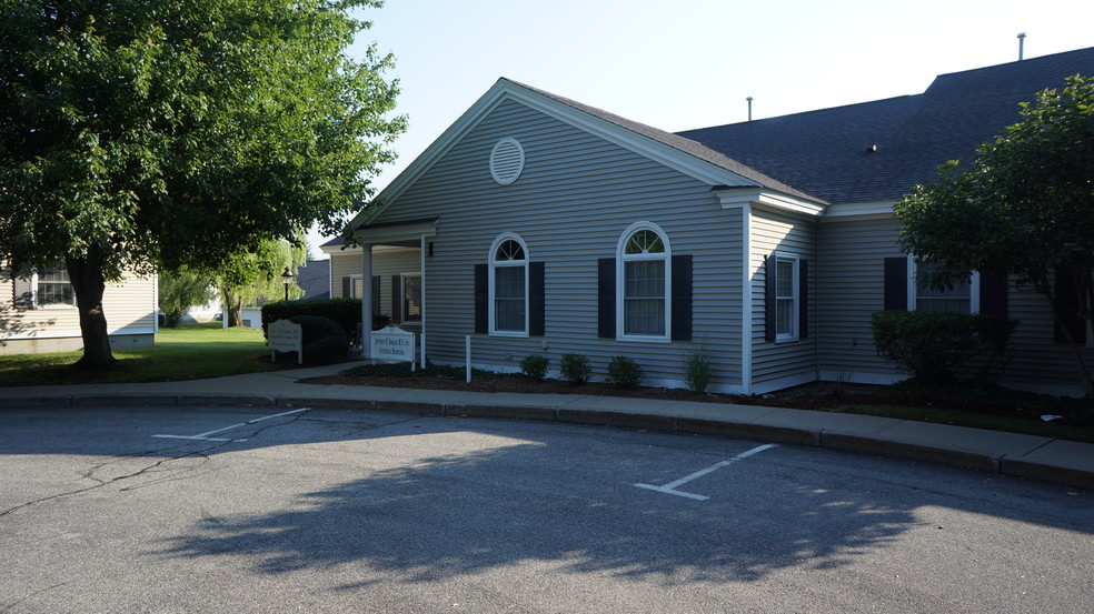 450 Veterans Memorial Pky, East Providence, RI for sale - Primary Photo - Image 1 of 1