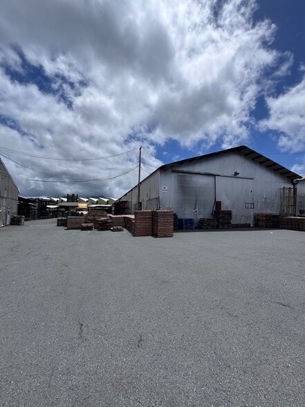 660 N Nimitz Hwy, Honolulu, HI for lease - Building Photo - Image 2 of 9