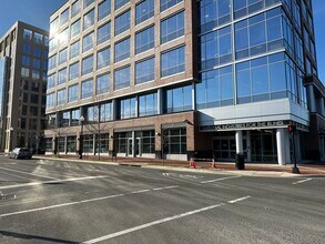 3000 Potomac Ave, Alexandria, VA for lease Building Photo- Image 1 of 4