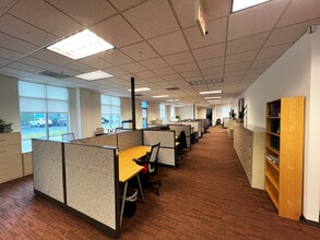 750 Estate Dr, Deerfield, IL for lease Interior Photo- Image 2 of 5