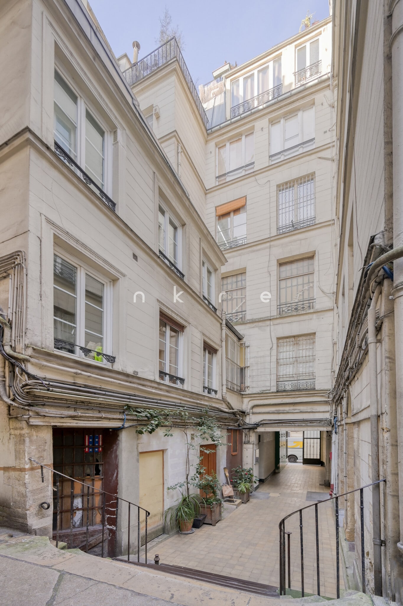 Rue Saint-Sauveur, Paris for lease Interior Photo- Image 1 of 10