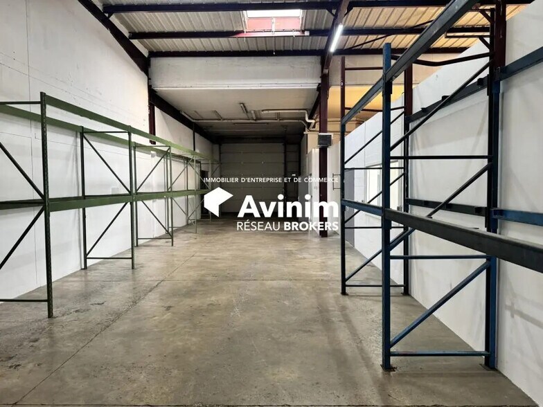 Flex in Le Blanc-Mesnil for lease - Interior Photo - Image 2 of 6