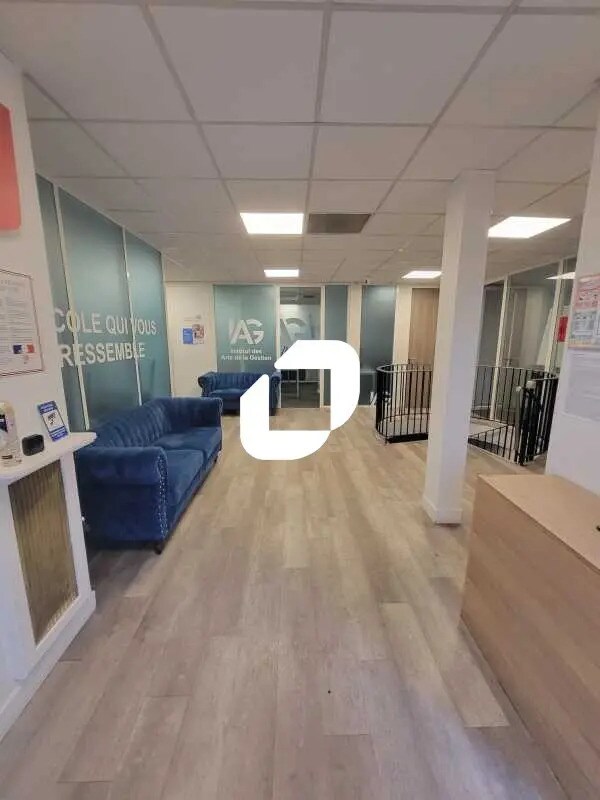 Office in Paris for lease Interior Photo- Image 1 of 19