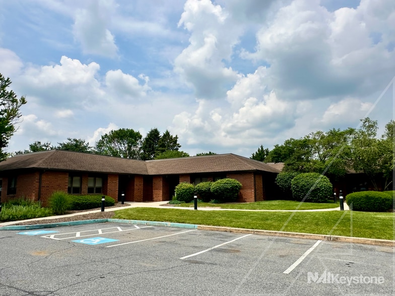 2201 Ridgewood Rd, Wyomissing, PA for sale - Building Photo - Image 2 of 51