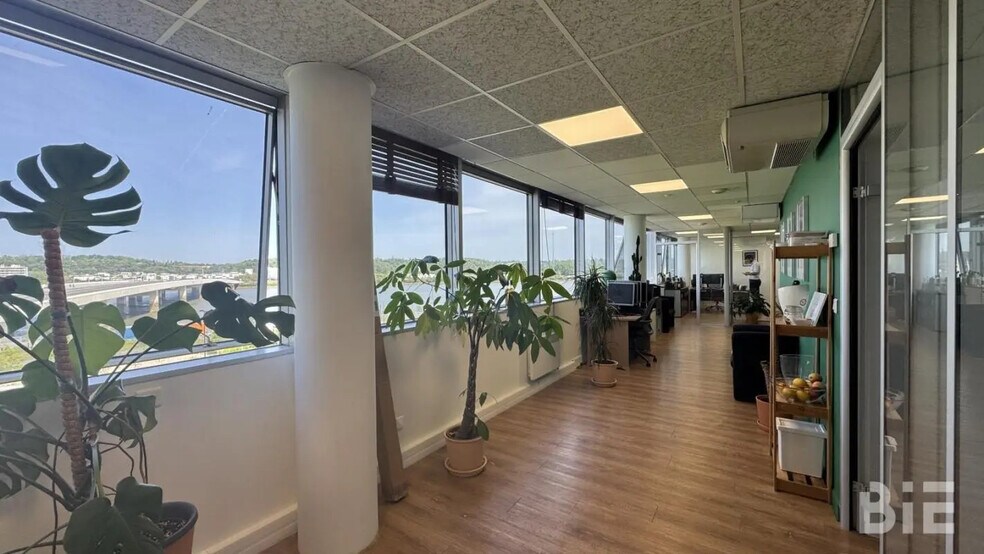 Office in Bègles for lease - Interior Photo - Image 2 of 5