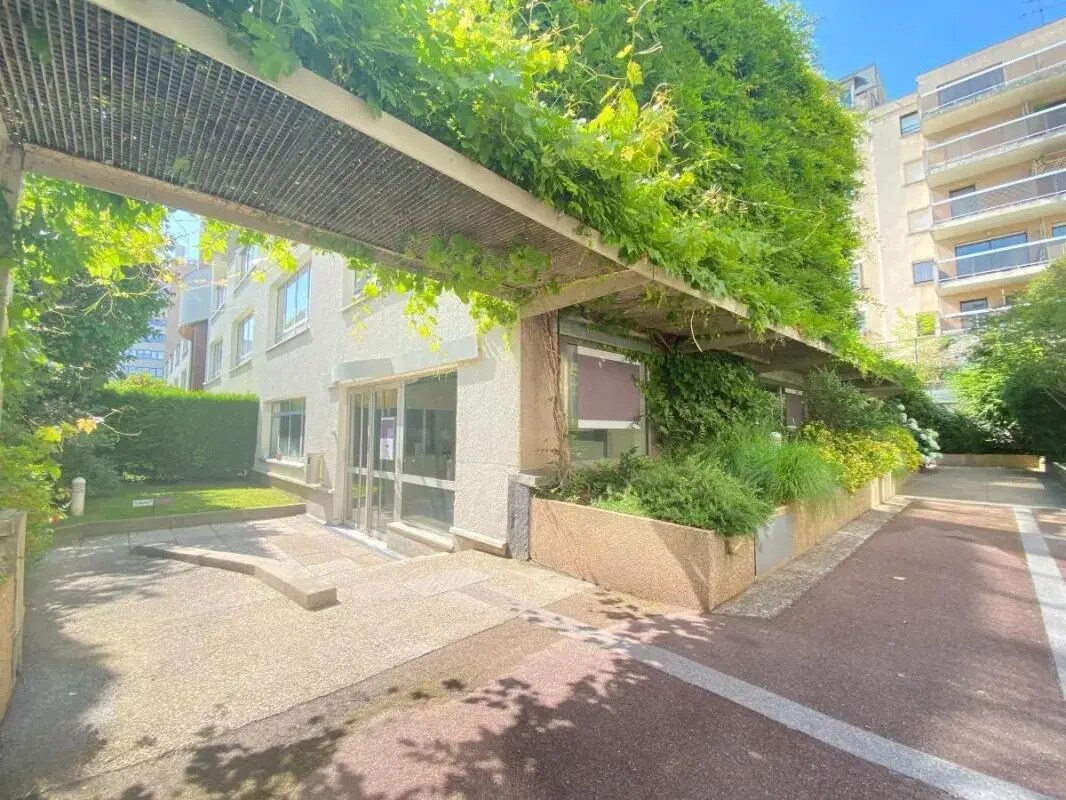 Office in Boulogne-Billancourt for sale Building Photo- Image 1 of 12