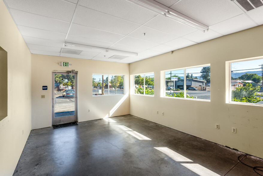 860 S State St, Ukiah, CA for lease - Interior Photo - Image 2 of 13