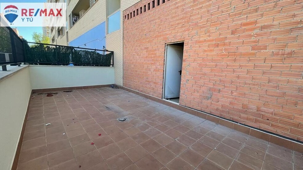 Office in Zaragoza, Zaragoza for lease - Building Photo - Image 2 of 6