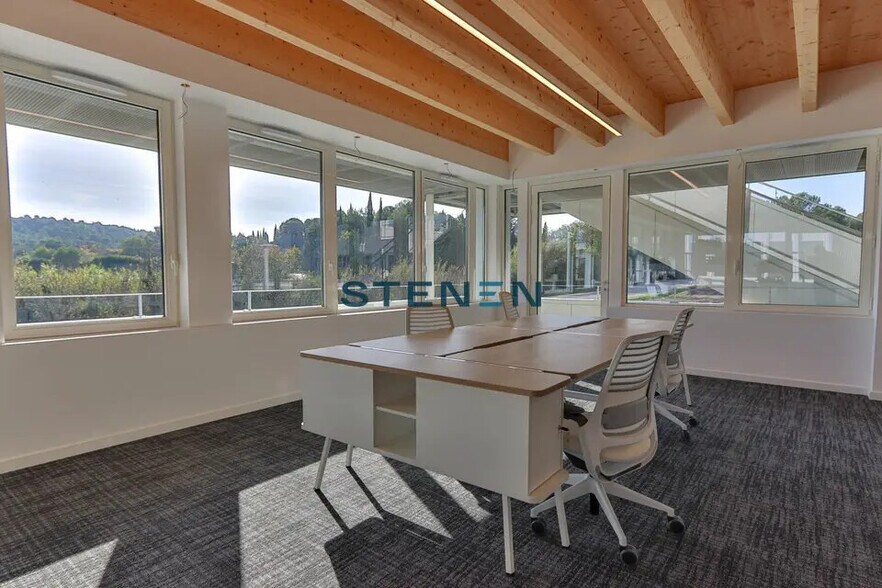 Office in Ventabren for lease - Interior Photo - Image 2 of 7