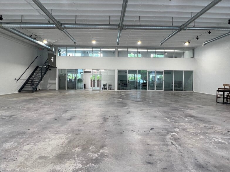 6240 NE 4th Ct, Miami, FL for lease - Building Photo - Image 2 of 7