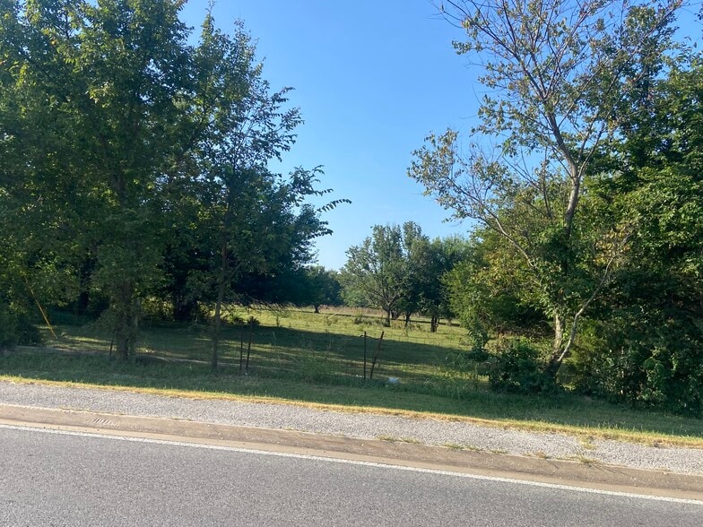 3300 W Kearney St, Springfield, MO for sale - Building Photo - Image 3 of 13