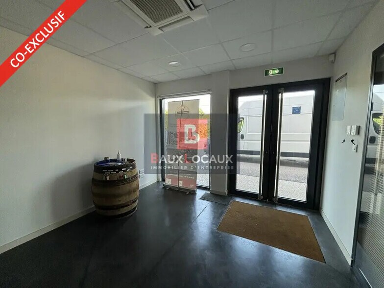 Flex in Courthézon for lease - Lobby - Image 2 of 10