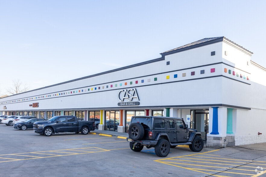 5711-5713 Bissonnet St, Houston, TX for lease - Building Photo - Image 2 of 3