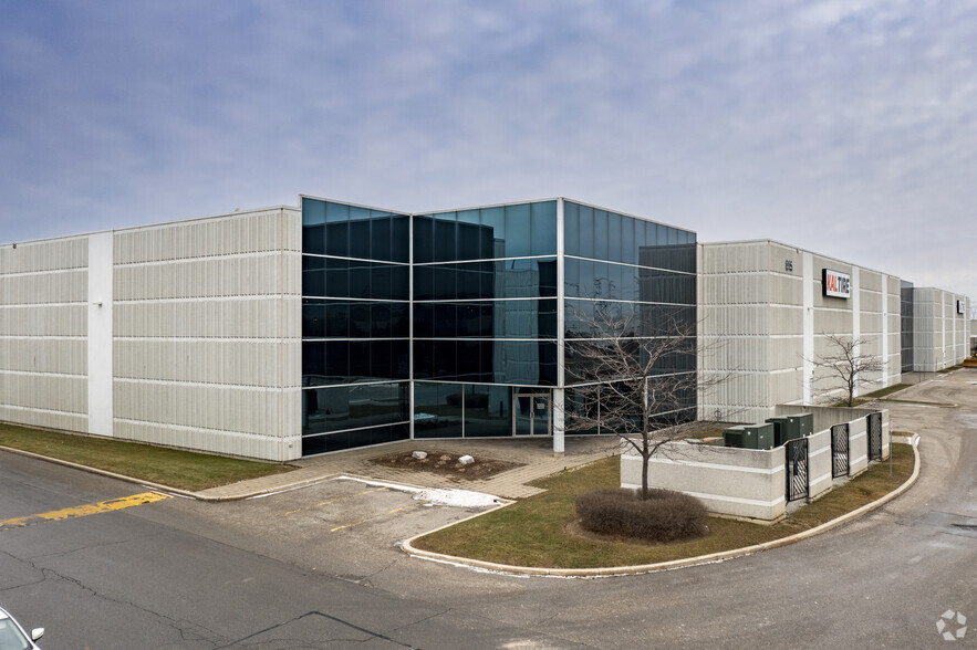 815 Intermodal Dr, Brampton, ON for lease - Building Photo - Image 2 of 5