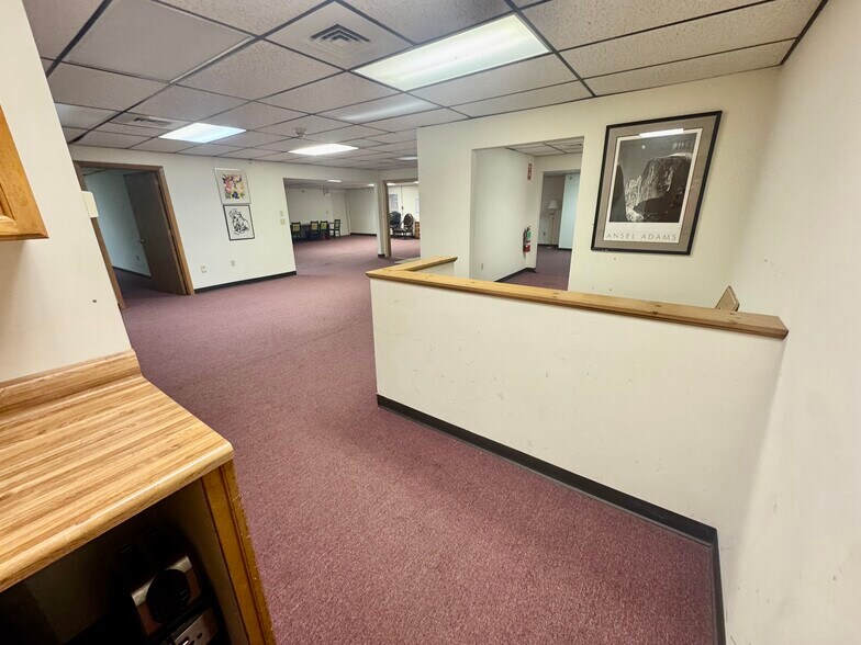 50 Chelton Ave, West Hartford, CT for lease - Building Photo - Image 2 of 11