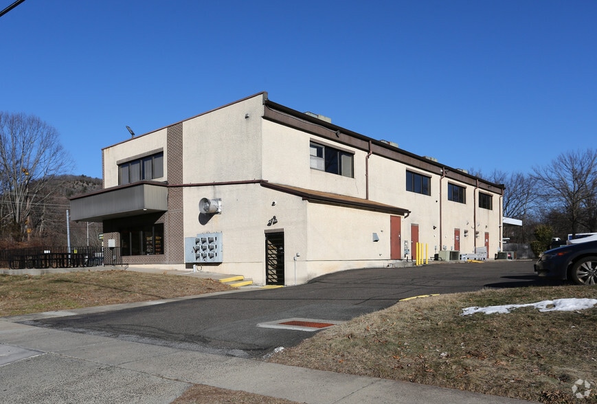 325 Chamberlain Hwy, Meriden, CT for lease - Building Photo - Image 2 of 5