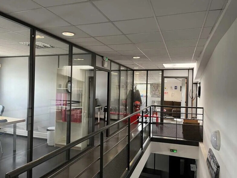 Flex in Septèmes-les-Vallons for lease - Building Photo - Image 3 of 34