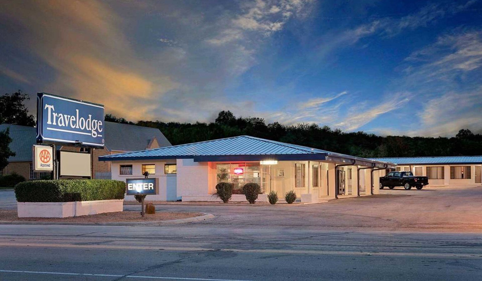 8 11TH St, Ozona, TX 76943