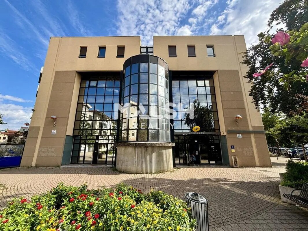 Office in Vénissieux for sale Building Photo- Image 1 of 10