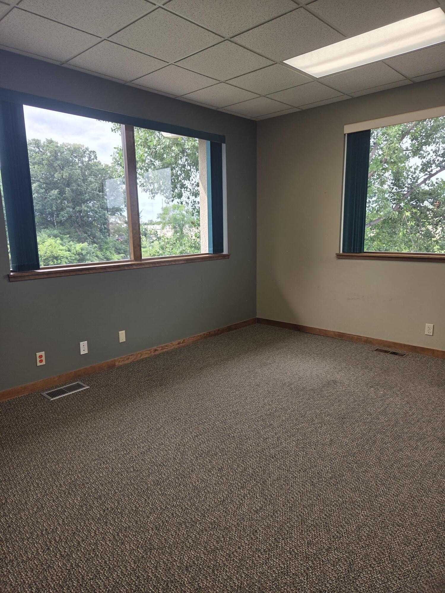 19232 Evans St NW, Elk River, MN for lease Interior Photo- Image 1 of 12