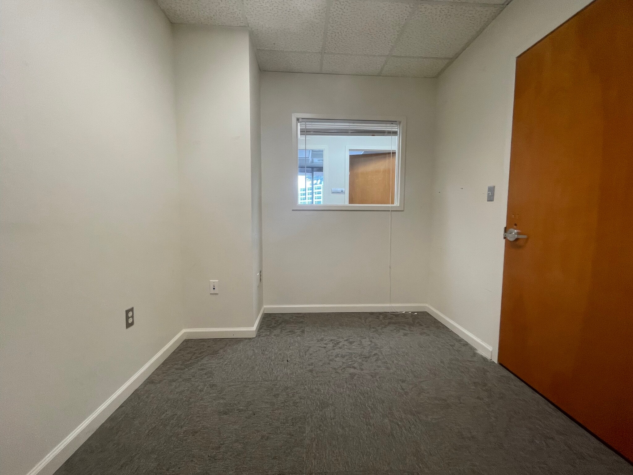 1110 Bonifant St, Silver Spring, MD for lease Interior Photo- Image 1 of 2