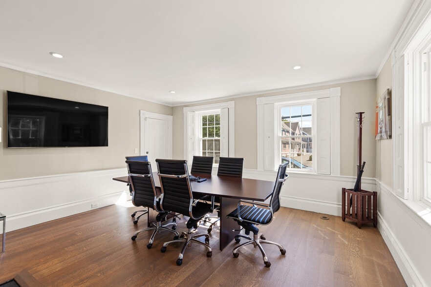 15 Cherry St, Danvers, MA for sale - Interior Photo - Image 3 of 14