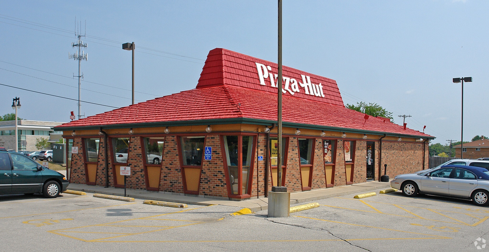 W156N8420 Pilgrim Rd, Menomonee Falls, WI for sale Primary Photo- Image 1 of 24