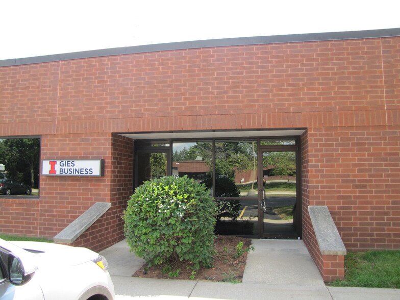 2302 Fox Dr, Champaign, IL for lease - Building Photo - Image 2 of 11