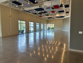 2825 Commercial St SE, Salem, OR for lease Interior Photo- Image 2 of 6