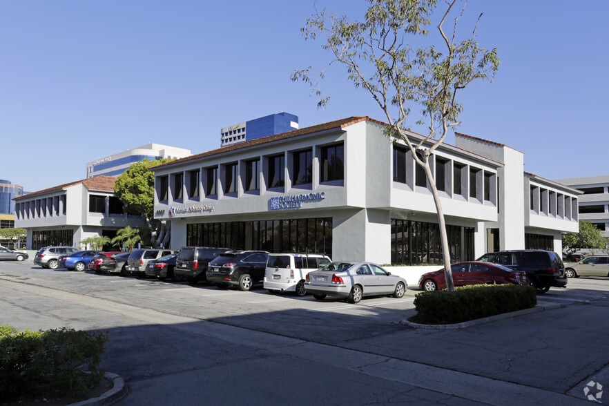2082 Business Center Dr, Irvine, CA for lease - Building Photo - Image 2 of 4