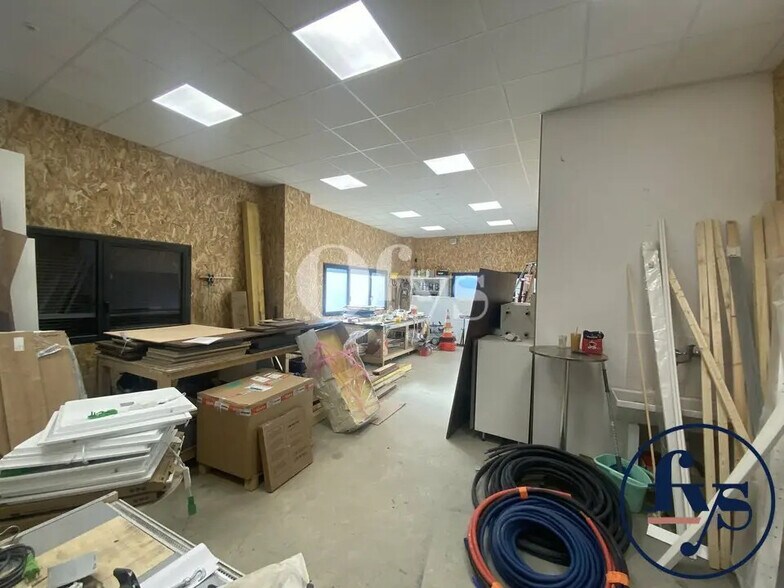 Flex in Dommartin for lease - Interior Photo - Image 3 of 13