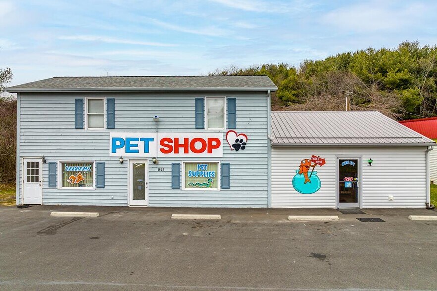 948 E Stuart Dr, Galax, VA 24333