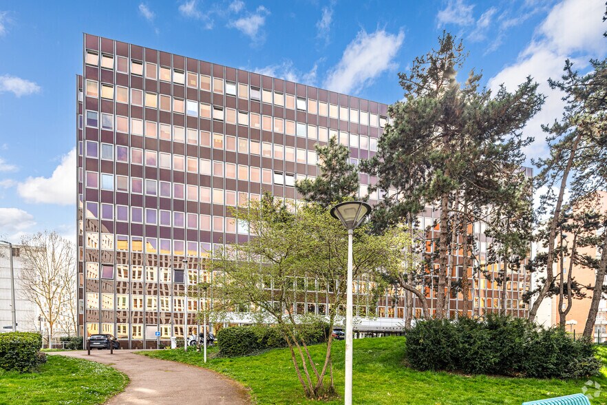 Office in Créteil for lease - Primary Photo - Image 1 of 2