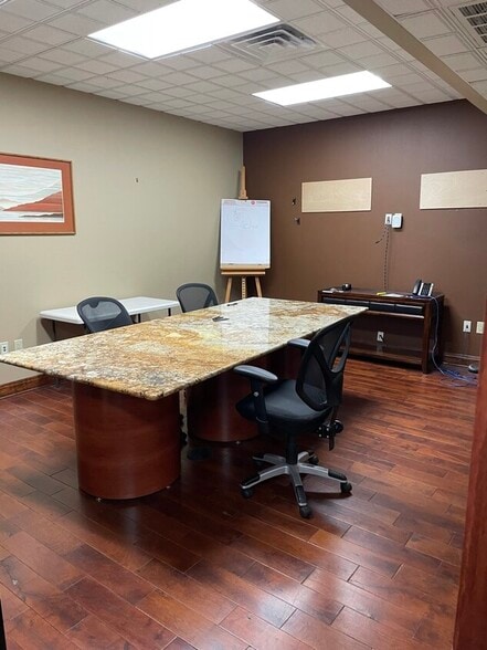 6615 Vaught Ranch Rd, Austin, TX for lease - Interior Photo - Image 2 of 23