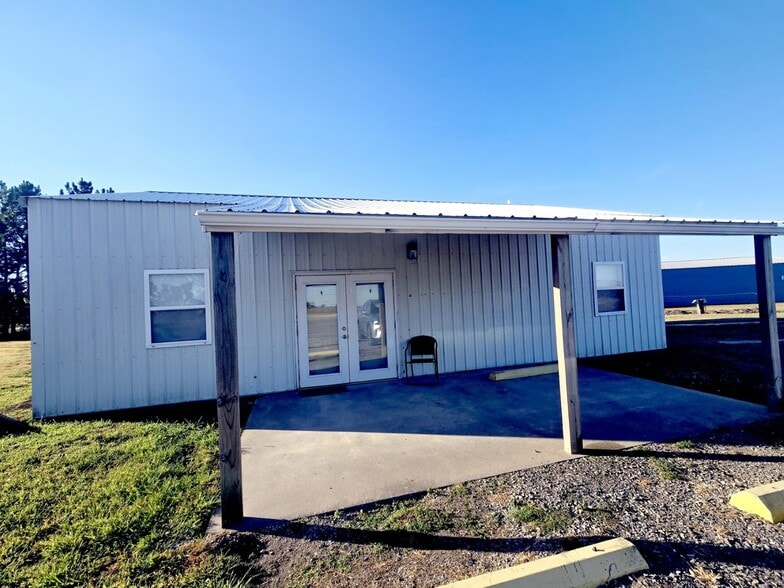 2806 State Highway 105 Bldg 1, Charleston, MO for lease - Primary Photo - Image 1 of 6
