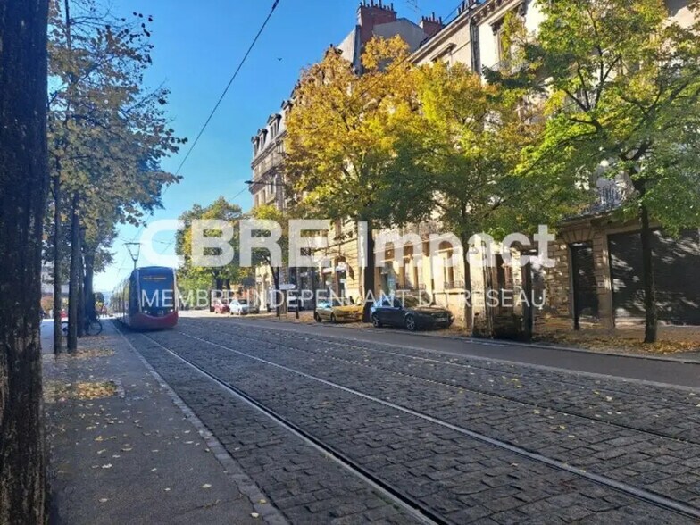 Retail in Dijon for lease - Building Photo - Image 3 of 6