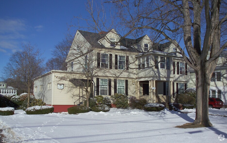 1785 Northampton St, Holyoke, MA 01040