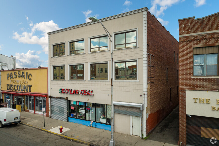 196 Jefferson St, Passaic, NJ for sale - Primary Photo - Image 1 of 1