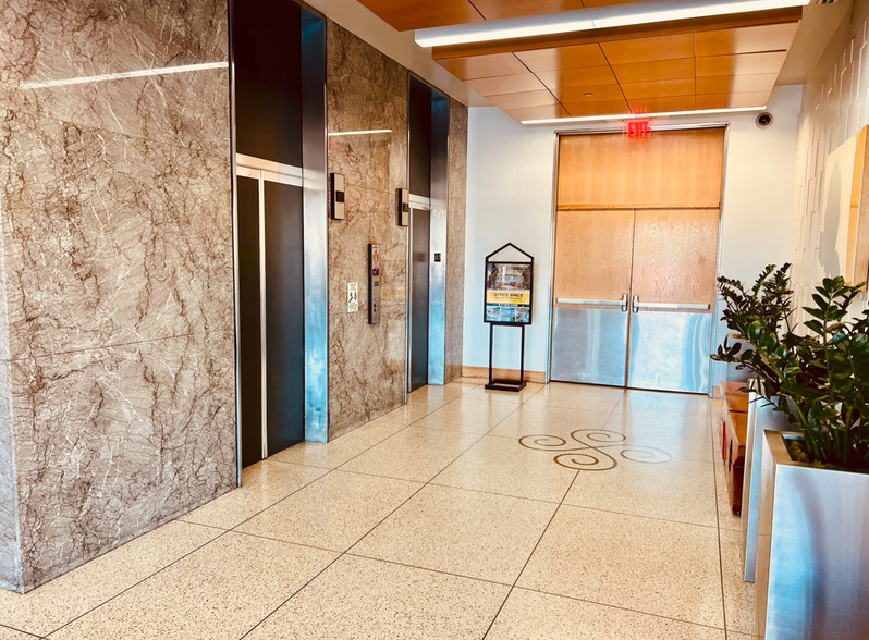 4200 South Fwy, Fort Worth, TX for lease - Lobby - Image 2 of 5