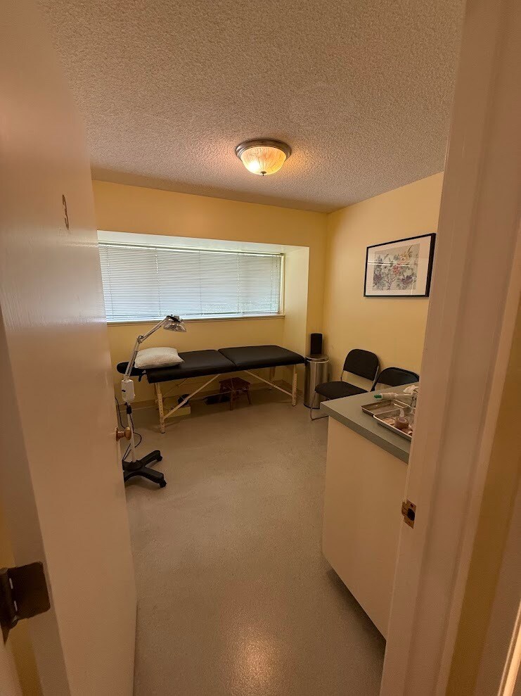 747 Altos Oaks Dr, Los Altos, CA for lease Interior Photo- Image 1 of 4