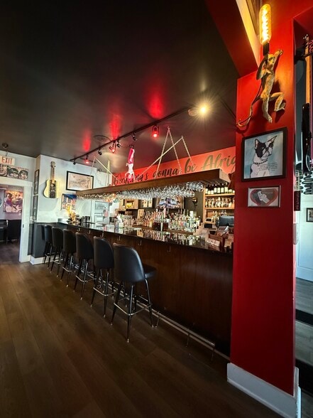 709 W Main St, Madison, IN for sale - Interior Photo - Image 3 of 15